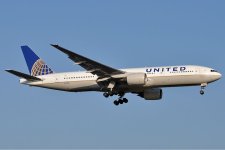 960px-United_Airlines_Boeing_777-200_Meulemans.jpg